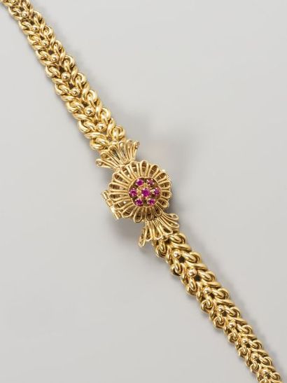 null ELITA

Montre bracelet de dame en or jaune 18k (750), le cadran rond caché sous...