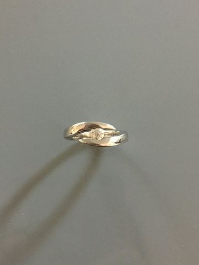 null Bague en or gris 18k (750) sertie d'un diamant solitaire

Poids du diamant:...