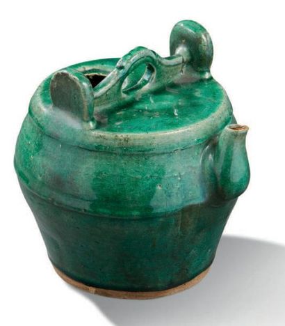 CHINE Lot comprenant une jarre en céramique poussière de thé brune, une verseuse...