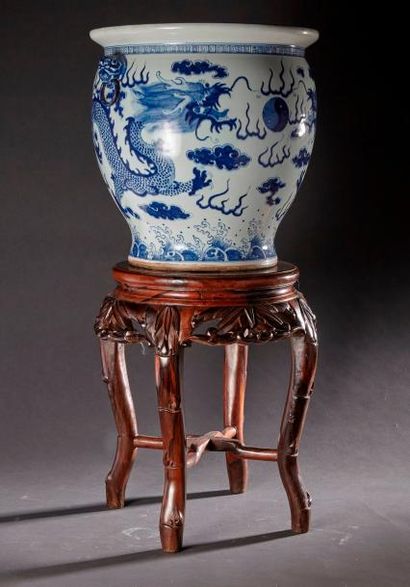 null Chine

Paire de potiches en porcelaine à décor bleu blanc

Fin XIXème - début...
