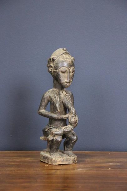 null BAOULE - Côte d'Ivoire

Statuette en bois et perles figurant une maternité

H:...