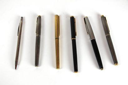 Ensemble de 6 stylos comprenant 3 Parker,...