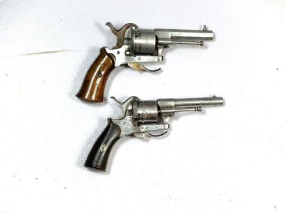 null Revolver liégeois, à broche, modèle the Guardian américan model of 1878. 5 coups...