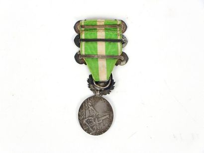 null France Médaille du Maroc. Argent, ruban, agrafes Casablanca, Oudjda, Haut-Guir....