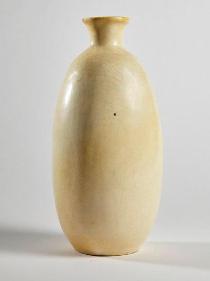 null Edmond LACHENAL (1865-1948), attribué à

Vase en terre cuite et émail craquelé...