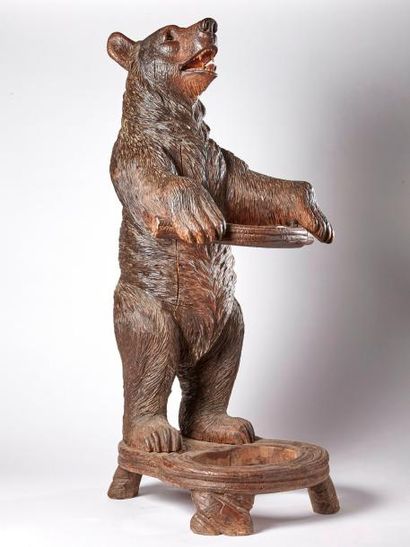 null Porte parapluie en bois sculpté formant un ours

H: 96 cm

(importante fente...