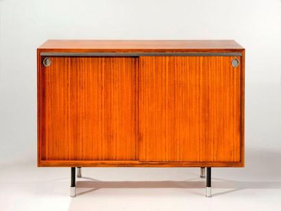 null GEORGE NELSON (1908-1986)

Buffet bas

en placage de noyer. Caisson

ouvrant...