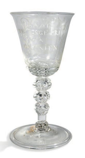 null ENSEMBLE de douze verres et coupe en cristal taillé dont certains à décors gravés.
XVIIIe...