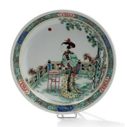 Chine XIXe siècle Coupe en porcelaine et émaux de la famille verte, à décor d'une...