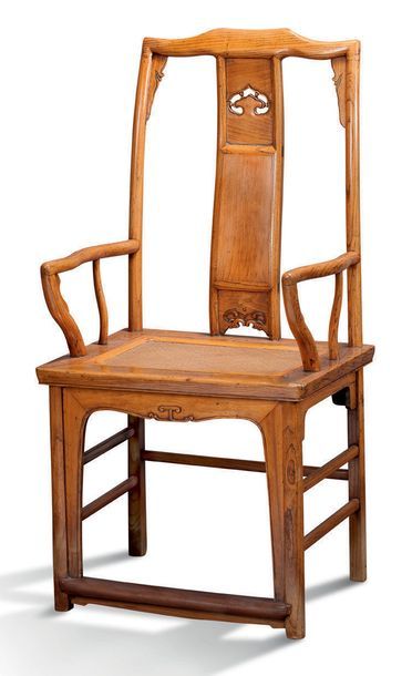 CHINE FIN XIXE-DÉBUT XXE SIÈCLE Paire de fauteuils en bois clair, à assise carrée,...