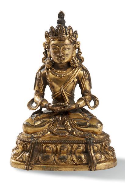 TIBET DÉBUT XVIIIE SIÈCLE 
Sujet en bronze doré, représentant Amitayus assis en méditation...