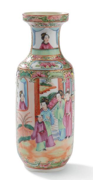 CHINE fin du XIXe siècle Service en porcelaine de Canton comprenant six tasses et...