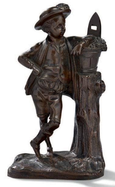 null PETIT SUJET en bronze à patine brune "enfant vendangeur"
XIXème siècle H: 13...