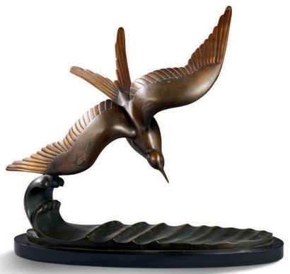RENETI «Mouette à la vague»
Sujet en bronze à deux patine reposant sur un socle ovale...