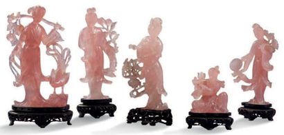 CHINE XXe siècle Cinq sujets en quartz rose, déesses du Printemps.
H. 9,5 cm à 20,5...