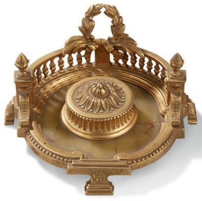 null ENCRIER en bronze doré sur un présentoir à fond d'onyx
Epoque Napoléon III H:...