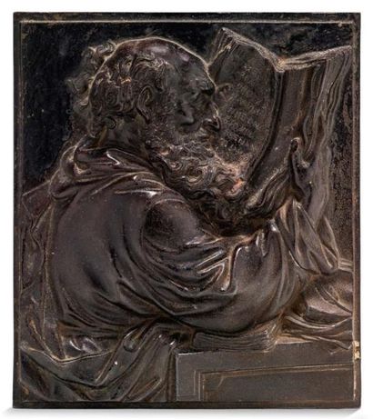 null PLAQUE en bronze ciselé à patine brune représentant un philosophe à l'étude.
XIXe...