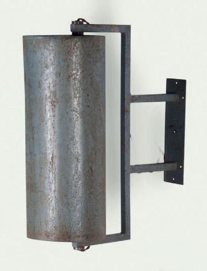 CHARLES EDOUarD JEANNERET dit LE CORBUSIER (1887-1965) Applique LC II Aluminium,...