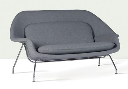 Eero Saarinen (1910-1961) Canapé dit Womb
Métal, drap de laine
90 x 155 x 85 cm.
Knoll,...