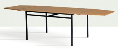 Pierre GUARICHE (1926-1995) Table
Bois, métal
74 x 140 x 86 cm, avec les allonges...