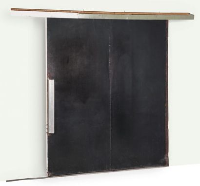 Jean PROUVÉ (1901-1984) Porte de séparation
Aluminium, bois, métal
195 x 218 cm.
1952

Rare...