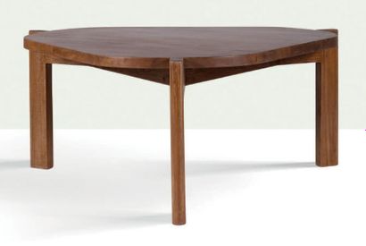 Pierre Jeanneret (1896-1967) Table
Teck, placage de teck
40.5 x 87.5 x 87.5 cm.
Circa...