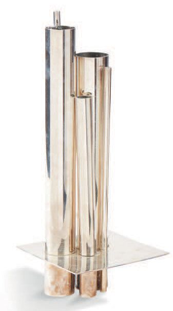 Gio PONTI (1891-1979) 
POUR CHRISTOFLE Vase Orgue
En métal argenté, formé de cinq...