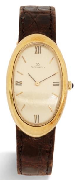 MOVADO Vers 1960
Modèle dame ovale en or jaune 18K.
Cadran champagne, chiffres romains,...