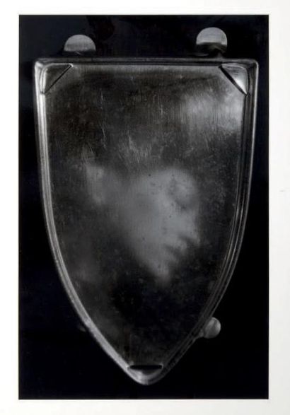 Alain FLEISCHER (né en 1944) 
Le fer à repasser, 1984
Tirage argentique
49 x 32 cm...