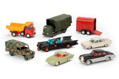 null CORGI TOYS : Lot de véhicules divers dont BATMAN – camion – RENAULT Floride...