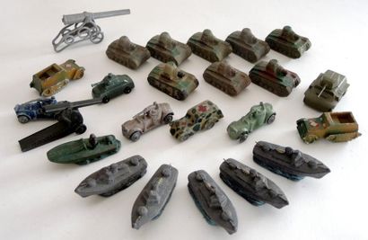 null Jouets divers comprenant tanks en plomb – engins blindés – Vedettes en composition...