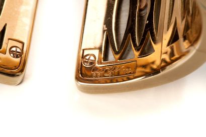 CARTIER Important bracelet jonc semi-rigide en or jaune et gris 18k (750) à décor...