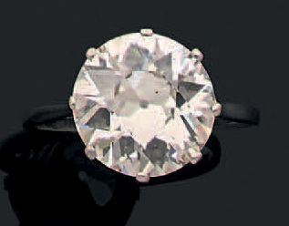 null Bague en platine (950) sertie d'un diamant solitaire de taille ancienne.
Poids...