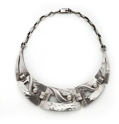 Jean Després Important collier moderniste en argent composé de cinq motifs articulés...
