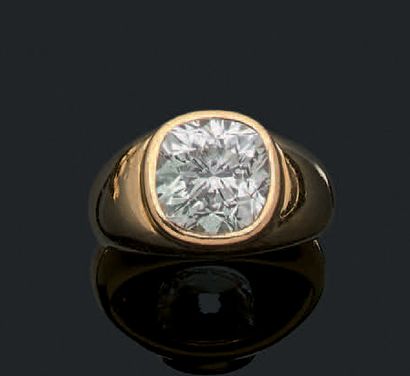 null Bague en or jaune 18k ( 750) ornée d'un diamant de taille moderne.
Tour de doigt:...