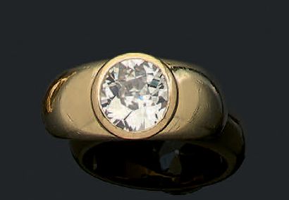 null Bague jonc en or jaune 18k (750) sertie d'un diamant de taille ancienne.
Poids...