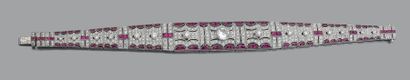 null Bracelet "ruban" articulé en or gris 18k (750) entièrement serti de diamants...
