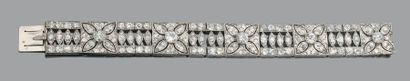 Bracelet ruban articulé en platine (950)...