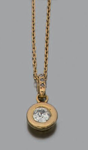 null Chaine en or jaune 18k (750) retenant un pendentif serti d'un diamant de taille...