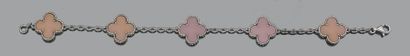 VAN CLEEF & ARPELS Bracelet "Alhambra" en or gris 18k (750)
Signé et numéroté BL54099
Long:...