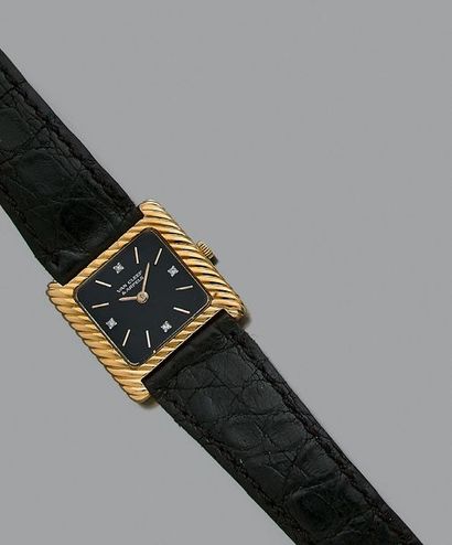VAN CLEEF & ARPELS MONTRE DE DAME Diamants, or jaune 18K (750). Bracelet croco, boucle...