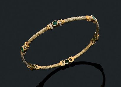 Bracelet "JONC"
Emeraudes, diamants, or jaune 18K (750).
Diam.: 6.5 cm - Pb.: 16.1...