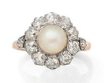 null Bague "perles fine"
Diamants de taille ancienne, or rose 18K (750) et platine...