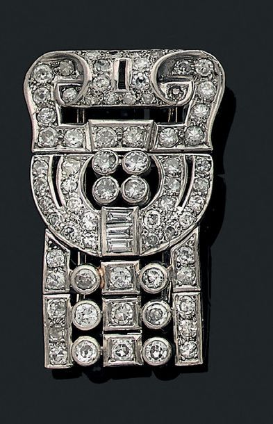 null CLIP "ART DÉCO"
Diamants ronds et diamants baguettes, or gris 18K (750) et platine...