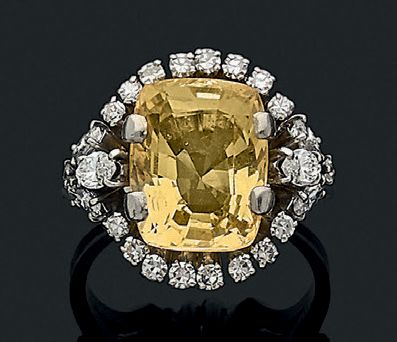 null BAGUE "SAPHIR JAUNE"
Saphir jaune forme coussin, diamants navettes et ronds,...