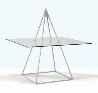 YVES CORDIER (XXE) Table dite Pyramid
Verre, acier, halogène 143.5 x 130 x 130 cm.
Edition...