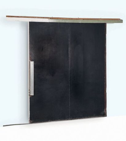 Jean PROUVÉ (1901-1984) Porte de séparation
Aluminium, bois, métal
195 x 218 cm.
1952
Rare...