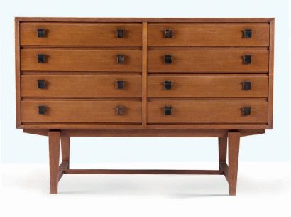 TRAVAIL DANOIS Cabinet
Bois, cuir 83.5 x 120 x 51 cm.
Circa 1960
Cabinet
Wood, leather...