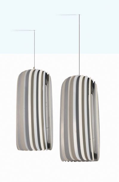 AAGE HERLOW (XXE) Paire de monumentales suspensions
Aluminium, métal
115 x 48 cm.
Fog...
