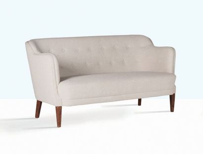 TRAVAIL DANOIS Ensemble comprenant un canapé et 2 fauteuils
Chêne, toile de coton
Fauteuil:...